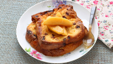 Panettone façon pain perdu aux pommes poêlées