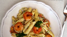 Pennes sauce parmesan, moutarde, quinoa et crevettes caramélisées au miel