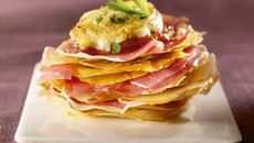 Millefeuille au chèvre et jambon de Bayonne