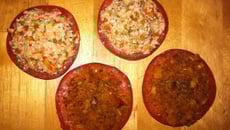 Tomate à la provençale et son duo de farce : biscotte et son d'avoine