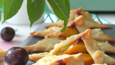 Triangles feuilletés aux mirabelles et salidou