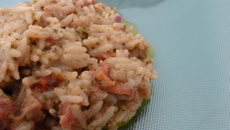 Cabillaud lardé au jambon de Parme et au pesto, et son petit risotto aux tomates séchées