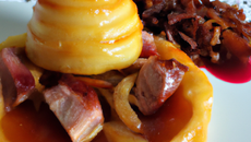 Tatin au canard et Fourme d'ambert, feuilletés