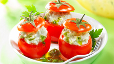Tomates cerise farcies à la Fourme et son coulis de persil
