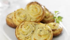 Petits palmiers au fromage à la crème Elle & Vire Ciboulette