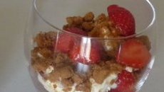 Verrine fraises-marscarpone à la vanille-spéculoos