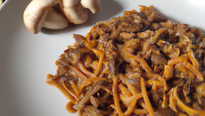 Spaghettis bolognaises aux protéines de soja et champignons