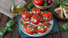 Tomates crues farcies façon panzanella