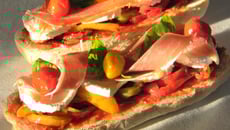 Tartine méditerranéenne au chèvre