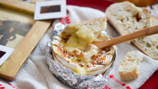 Camembert rôti aux noix