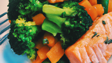 Saumon aux brocolis et aux carottes