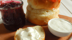 Brioche au yaourt et confiture de lait