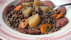 Lentilles vertes du Puy à la saucisse de Morteau