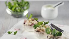 Champignons farcis aux crevettes, mayonnaise à l'avocat