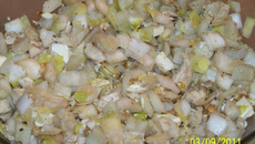 Salade d'endives aux pommes de terres, poulet, tomme de Savoie et noix