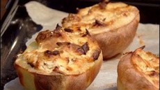 Pommes de terre farcies au maquereau, au thon et à la ricotta