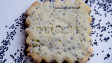 Biscuit aux graines de pavot et poudre d'écorce de combava, sans œufs