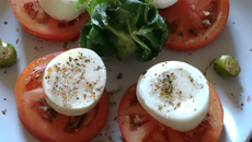 Tomates provençales et mozzarella