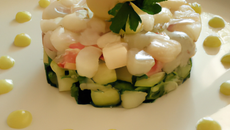 Tartare de Saint-jacques aux poires et au concombre