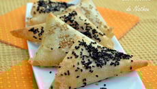 Samoussas à la feta, parmesan et pesto rouge