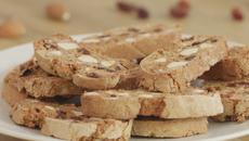 Biscottis à la farine de châtaigne et fruits secs