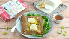 Galette au sarrasin à la fondue de poireaux, chèvre et miel