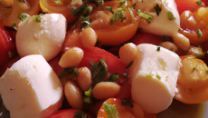 Salade de féves, tomates et mozzarella