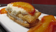 Millefeuilles aux pêches rôties au miel