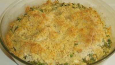 Crumble aux asperges vertes, petits pois et chèvre