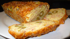 Cake aux olives vertes et jambon cuit