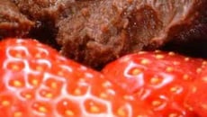 Quenelles de chocolat et fraises