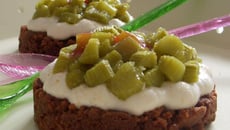 Tartelettes à la rhubarbe sur biscuit speculoos façon cheesecake