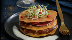 Mille-feuille de magrets aux cèpes et Rocamadour AOP