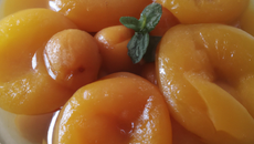 Abricots à la Nage