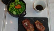 Noisette d'agneau rotie, cassolette de légumes infusion de thym