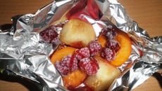 Papillote de fruits d'été au barbecue