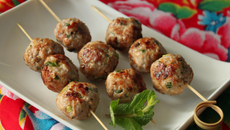 Nem nuong : boulettes vietnamiennes au porc et à la menthe