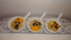 Petits poêlons aux œufs de caille et brisures de truffe