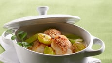 Cassolette de Saint Jacques sur lit de poireaux