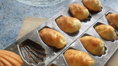 Petites madeleines roquefort et noix