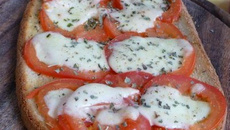 Bruschettas tomate mozaella
