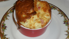 Soufflés cheddar-bacon