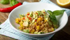 Salade de quinoa, mangue & avocat