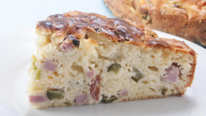 Cake olives, jambon et Saint Agur