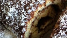 Roulé mousse au chocolat et noix de coco