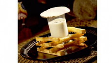 Frites d'igname et verrine de fourme d'Ambert