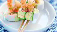 Comme un sushi, en cas de caprice, courgette et crevettes grillées