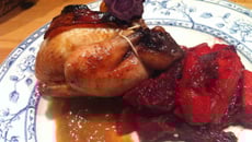 Cailles à la rhubarbe poêlée sanguine