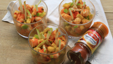 Verrine gourmande avocat, crevette et pomme granny, vinaigrette au paprika fumé