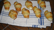 Mini-croissants chèvre et noix
